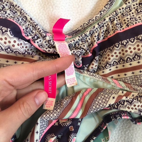 Victoria’s Secret Bikini - Picture 3 of 4